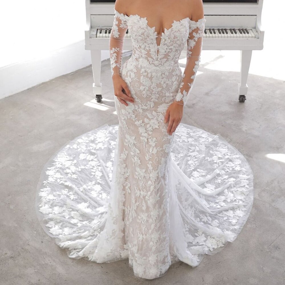 Blue by Enzoani Naroza Wedding Dress Size 2